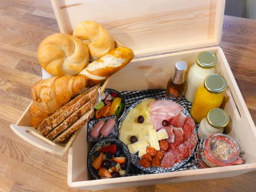 a lunch box filled with different types of food at Kozma Apartments Peterlewand Gerlitzen Ossiachersee in Bodensdorf