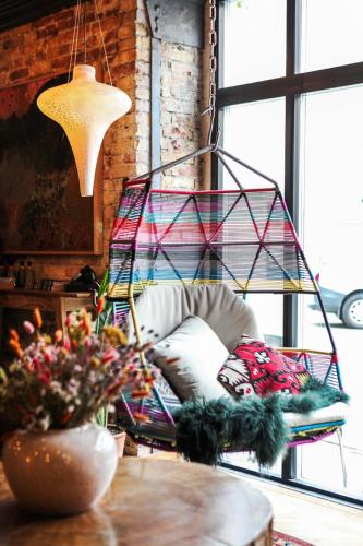 a living room with a couch and a table at Axel Guldsmeden in Copenhagen