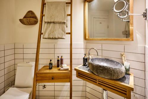 a bathroom with a sink and a toilet at Axel Guldsmeden in Copenhagen