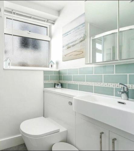 Bilik mandi di Ocean View in Worthing, sleeps 9