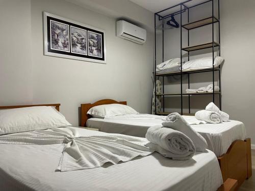 Postel nebo postele na pokoji v ubytování "Complex Delijorgji" Apartment