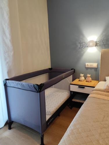Ένα ή περισσότερα κρεβάτια σε δωμάτιο στο Villa Lithos Brand New 2025