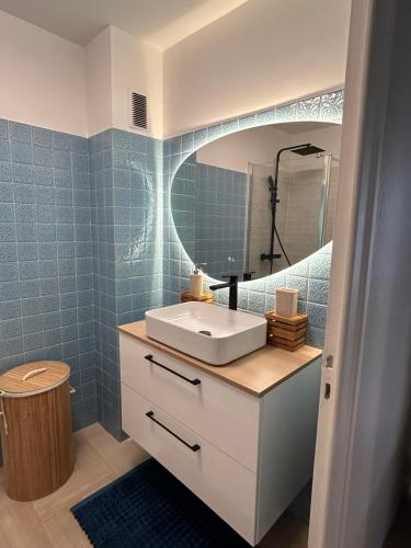 A bathroom at Coloc Chambre privée meublée dans un appartement lumineux et spacieux, Hyper centrale