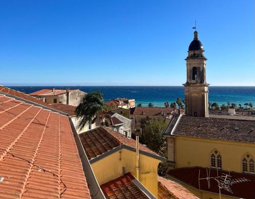 PALM RIVIERA Capucins - Vieille ville de Menton - Vue mer