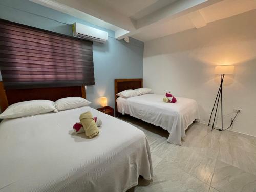 Una cama o camas en una habitación de Casona Suites