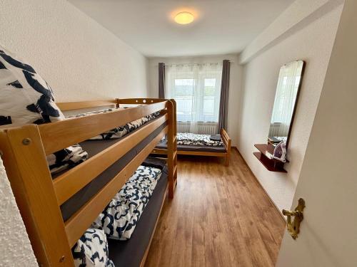 two bunk beds in a small room with a window at Wu Lofts in Wuppertal