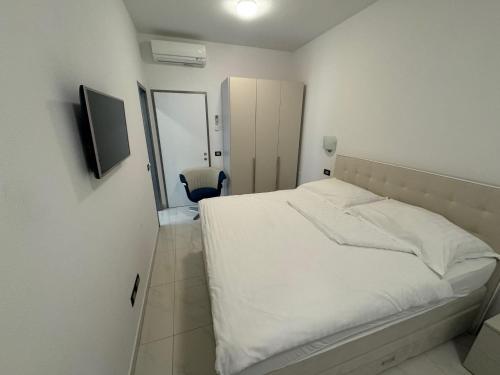 Ένα ή περισσότερα κρεβάτια σε δωμάτιο στο Apartments Funtana with pool