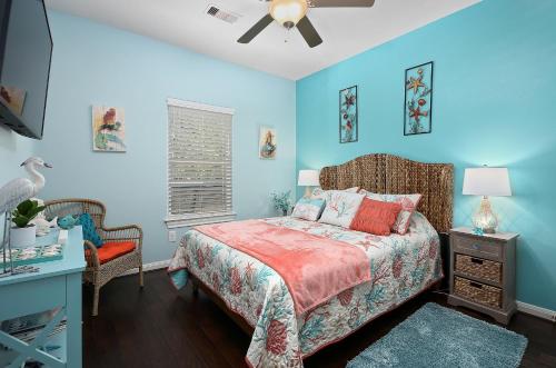 a bedroom with blue walls and a bed with a red blanket at Kemah Baydreaming Near Kemah Boardwalk in Kemah