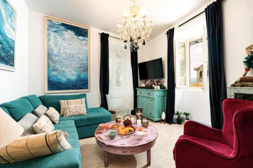 Alisachni in old city of Corfu!