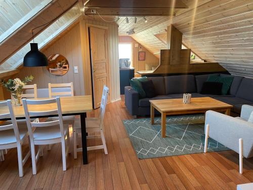 Ruang duduk di Havbris apartment with sea view in Borhaug, Farsund