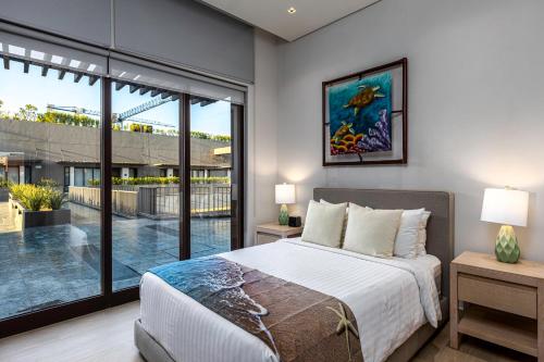 En eller flere senge i et værelse på Hot Spot Overlooking Cabo Marina Private Terrace