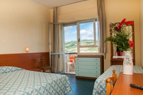 Postel nebo postele na pokoji v ubytování Hotel Smeraldo