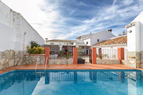 Bazén v ubytování Cortijo Borreguero nebo v jeho okolí