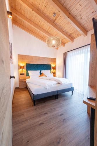 a bedroom with a large white bed in a room at Chalet Picave in Bad Elster