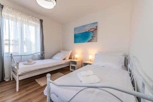 Ένα ή περισσότερα κρεβάτια σε δωμάτιο στο Villa Niko, your Ideal Summer Oasis near Poreč