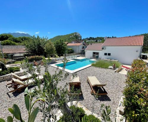 Gallery image of Vacation House Lavanda NEW! Heated pool in Zadvarje