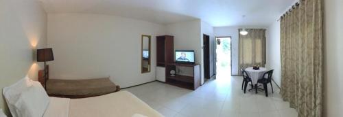 Μια τηλεόραση ή/και κέντρο ψυχαγωγίας στο Cedros Pousada