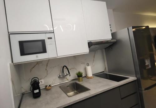New Modern Apartment close to the Beach