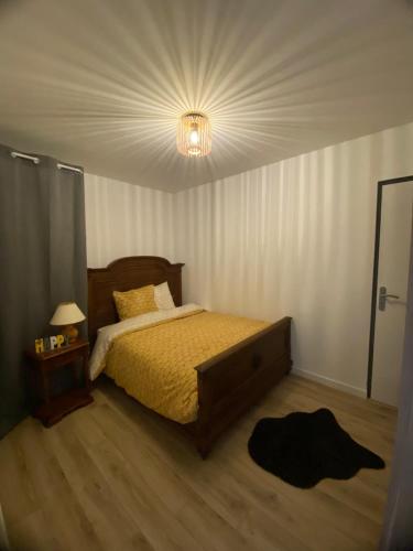 a bedroom with a bed and a light on the ceiling at Maison Pro Le Blanc - 3 chambres in Le Blanc