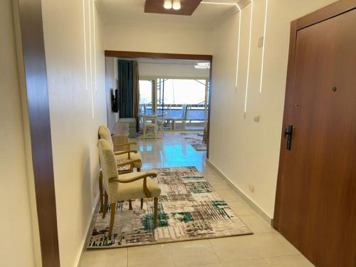 Bazén v ubytování Gleem Sea View 9 nebo v jeho okolí