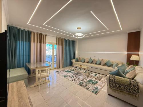 Posezení v ubytování Gleem Sea View 9