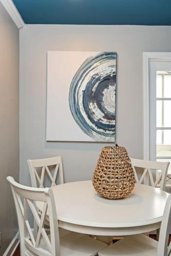 a white dining room with a white table and chairs at City View Newly Renovated 3 Beds with Free Parking LM in Atlanta
