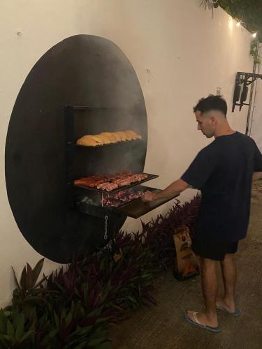 Gril dostupný pro hosty v penzionu