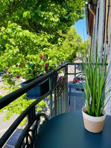 T3 Lumineux & Cosy avec Balcon Escapade by DarBonne