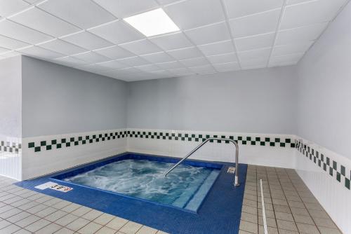 a jacuzzi tub in a room with a tile floor at Comfort Inn Gurnee near Six Flags in Gurnee