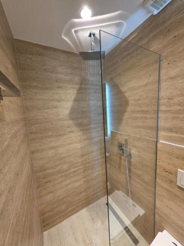 Bilik mandi di Apartments Veliaj