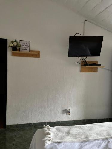 roca azul cabañas sa de cvにあるテレビまたはエンターテインメントセンター