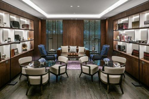 Ruang duduk di Marriott Executive Apartments, Bangkok Townhall Sukhumvit