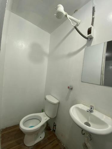 Bilik mandi di Allawaska Hostel & Camping