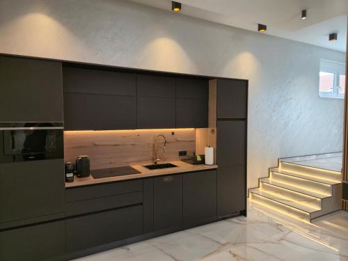 Η κουζίνα ή μικρή κουζίνα στο DINLUX Apartment