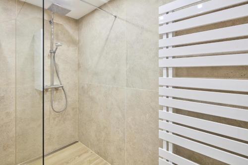 a bathroom with a shower with a glass door at Ferienwohnung Auszeit in Attendorn