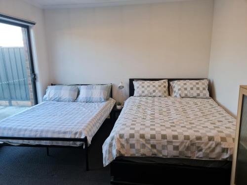 Ένα ή περισσότερα κρεβάτια σε δωμάτιο στο Mylah Nest Stay