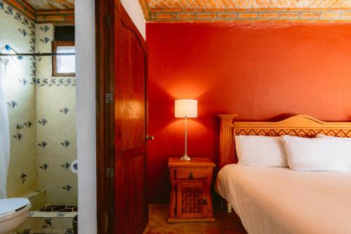 Una cama o camas en una habitación de Atotonilco Hotel & Club
