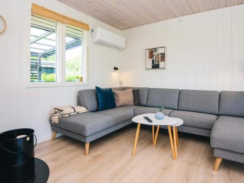 Un lugar para sentarse en 6 person holiday home in Juelsminde