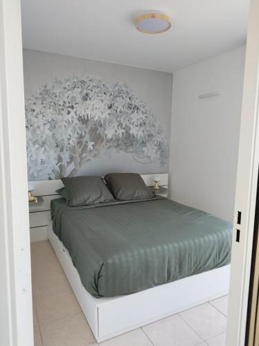 Katil atau katil-katil dalam bilik di Cosy 2 pieces avec piscine et parking