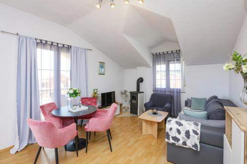 Apartments with parking space Vodice - 13973