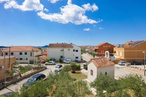 Apartments with parking space Vodice - 13973