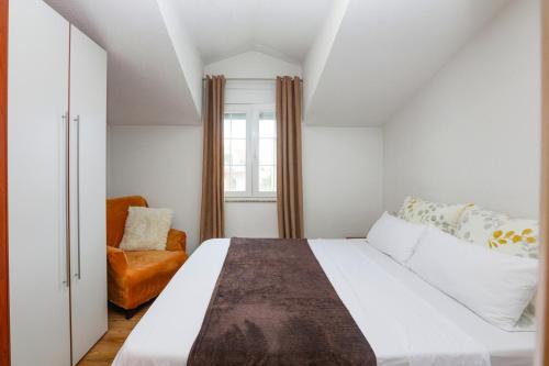 Apartments with parking space Vodice - 13973