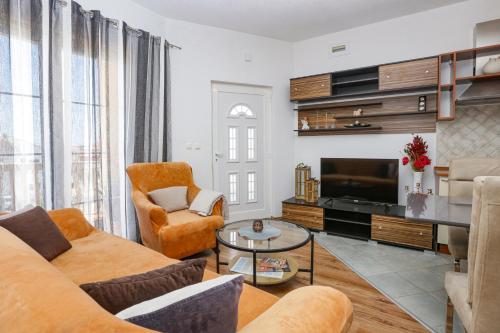 Apartments with parking space Vodice - 13973