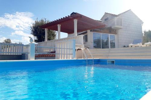 Family friendly house with a swimming pool Praznica, Brac - 24570