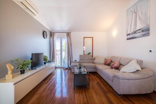 Apartments by the sea Biograd na Moru, Biograd - 24580