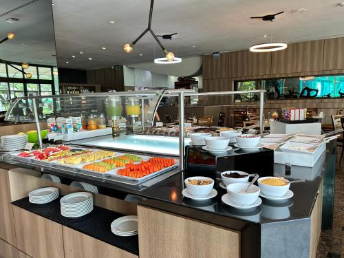 Makanan di atau berdekatan hotel