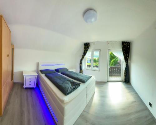a bedroom with a large bed in a room at Grüner See Hotel & Residenzen in Oberort