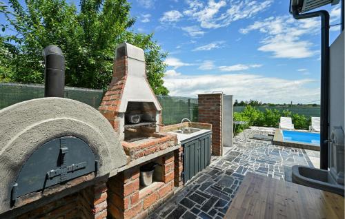 Πισίνα στο ή κοντά στο Gorgeous Home In Koprivnica With Sauna