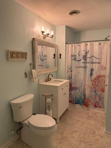 Koupelna v ubytování Beautiful Beach Home