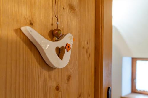 a toilet hanging on a wooden wall at B&B Il Gufo in Erto